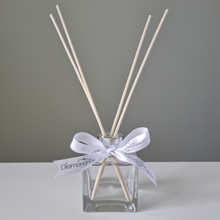 Load image into Gallery viewer, Clear square glass diffuser, with natural reeds and white &amp; silver robbon
